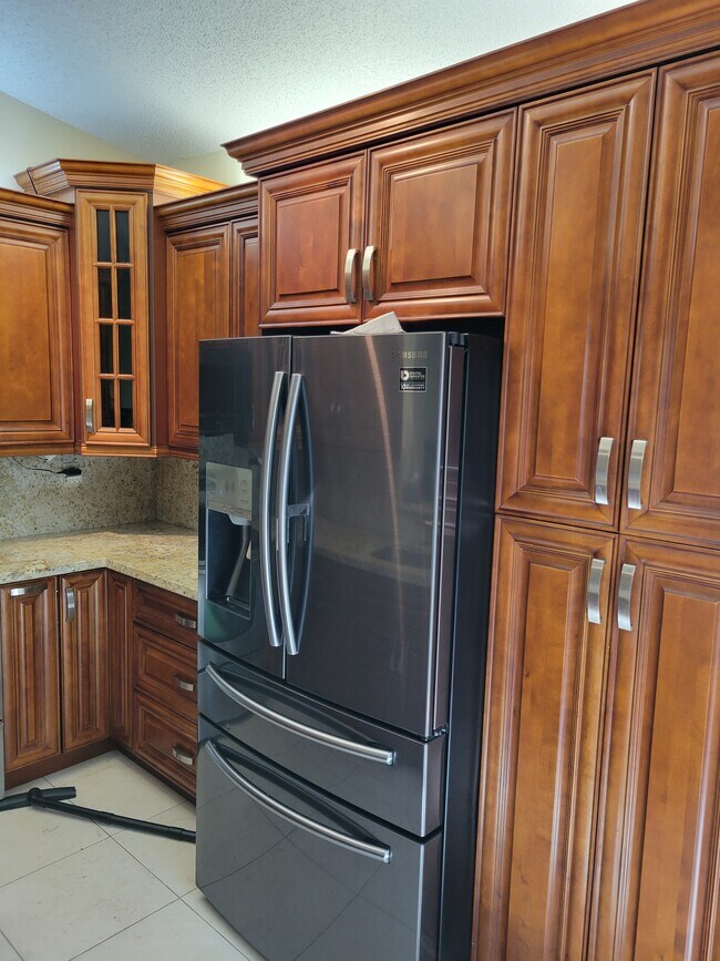 Building Photo - 5881 Chester Ln