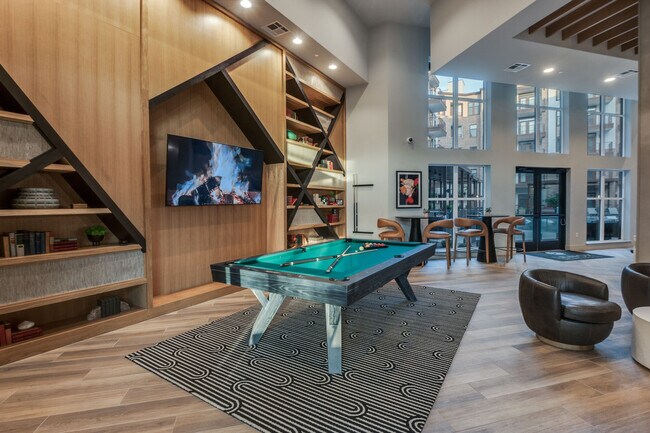 Building Photo - Lenox Maplewood