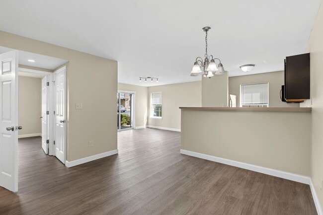 Building Photo - Spacious 2-Bed, 2-Bath Condo