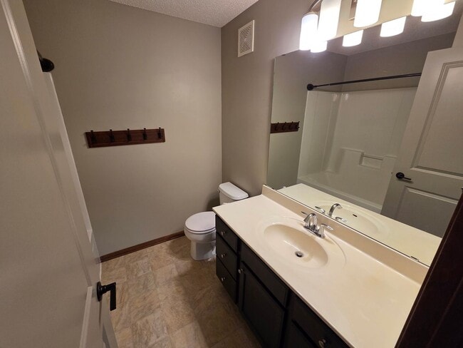 Building Photo - Stylish and Inviting; The Townhouse of Your Dreams!