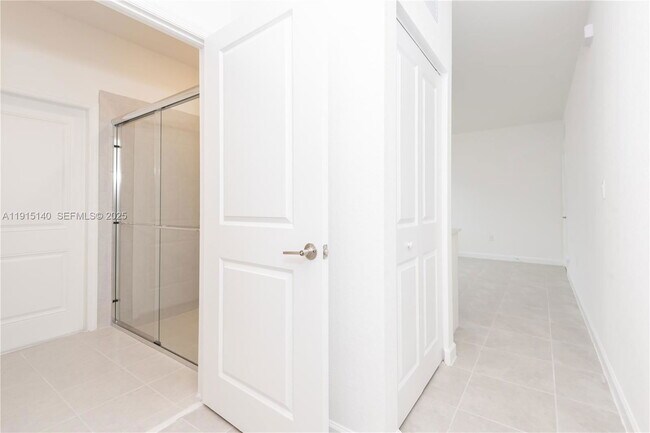 Building Photo - 26360 SE 8th Ct