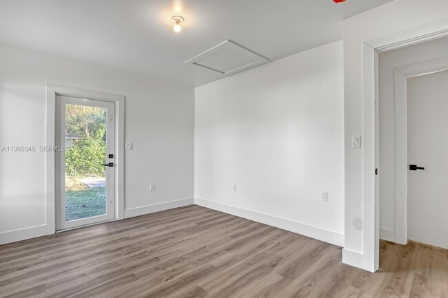 Building Photo - 802 S M St