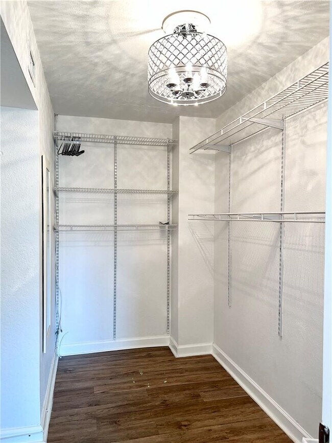 Building Photo - 619 Orton Ave