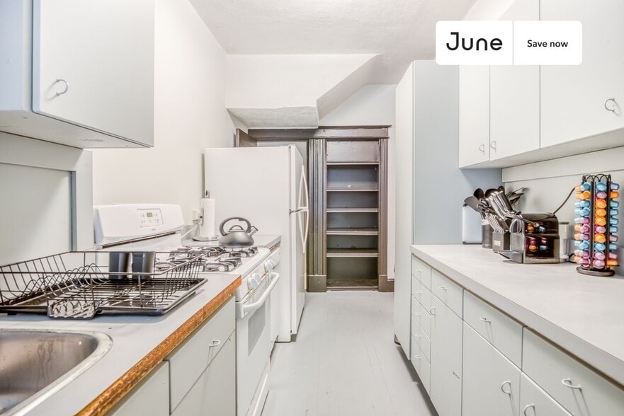 Building Photo - 2716 Woodley Pl NW