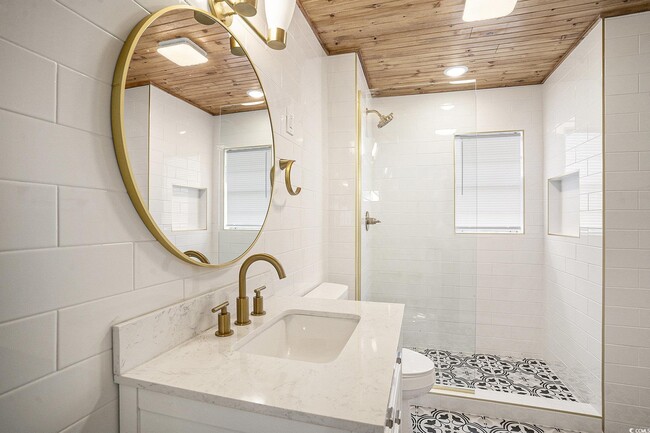 Building Photo - 1911 Madison Dr