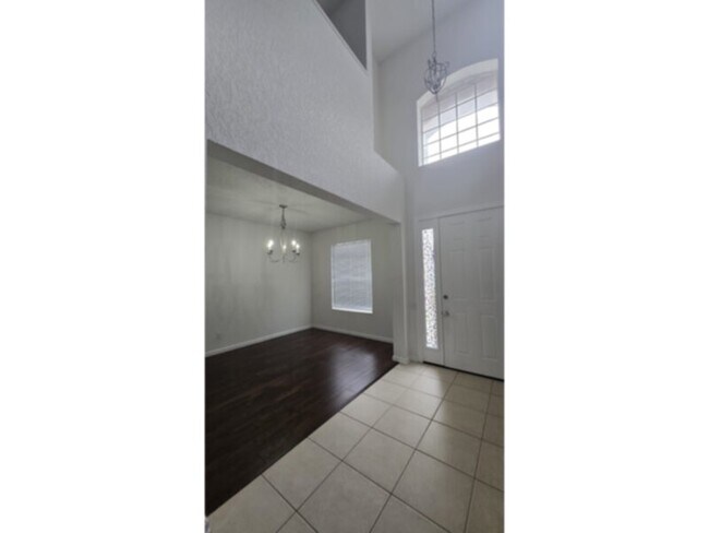 Building Photo - 4 b 2.5 b House w 2 car garage in Spring Isle