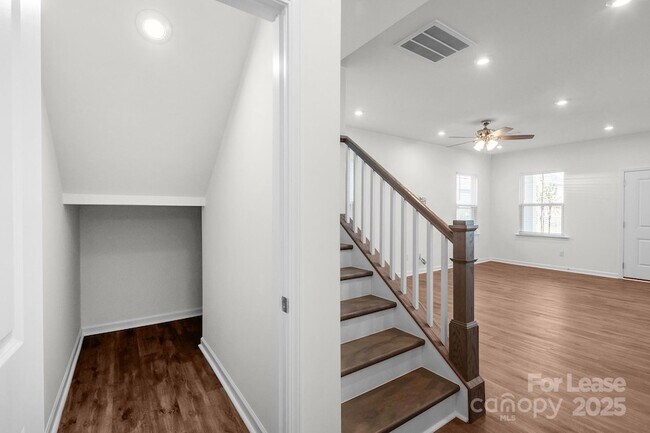 Building Photo - 14028 Penbury Ln