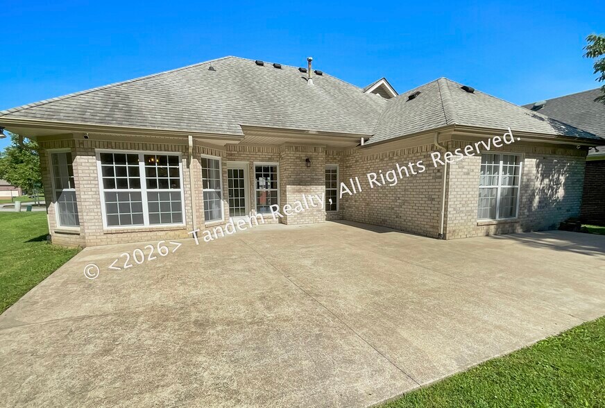 Building Photo - 6500 Lampe Ct
