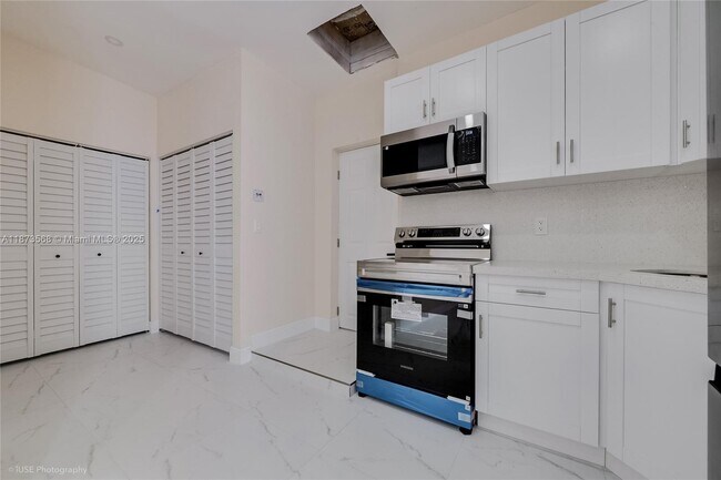 Building Photo - 10421 SW 184th St