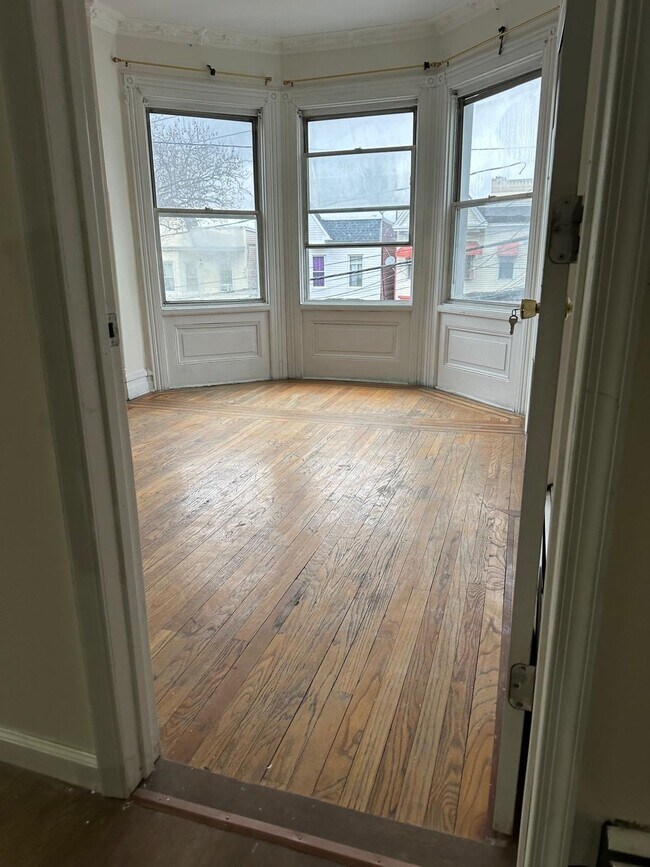 Building Photo - 129 Highland Ave