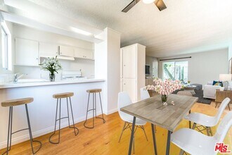 Building Photo - 941 N San Vicente Blvd