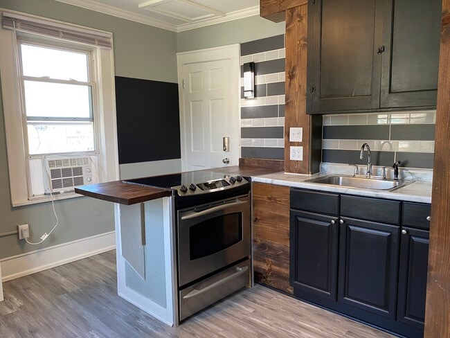 Building Photo - 780 Curfew St