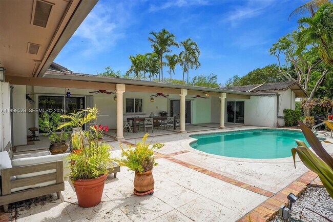 Building Photo - 15280 SW 72nd Ave