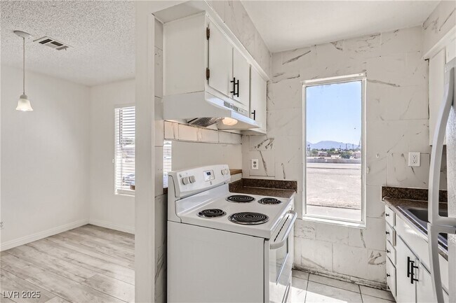 Building Photo - 716 Pensacola Ln