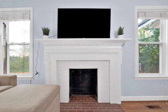 Building Photo - 1713 Fort Bragg Rd