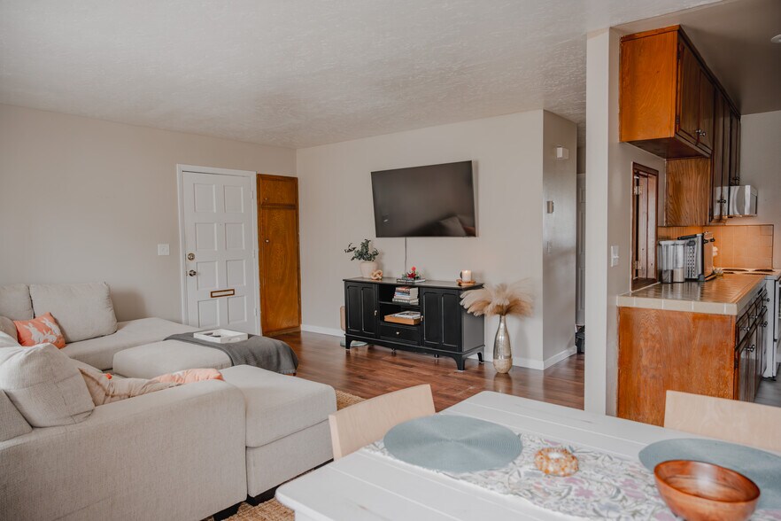 Building Photo - 340 Moss St