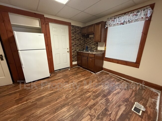 Building Photo - 172-174-174 Rosewood Terrace