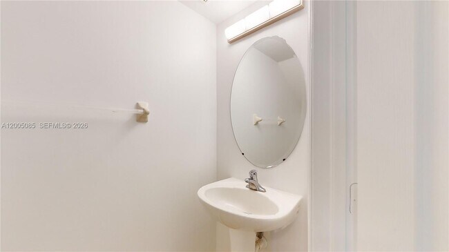 Building Photo - 2929 SE 2nd St