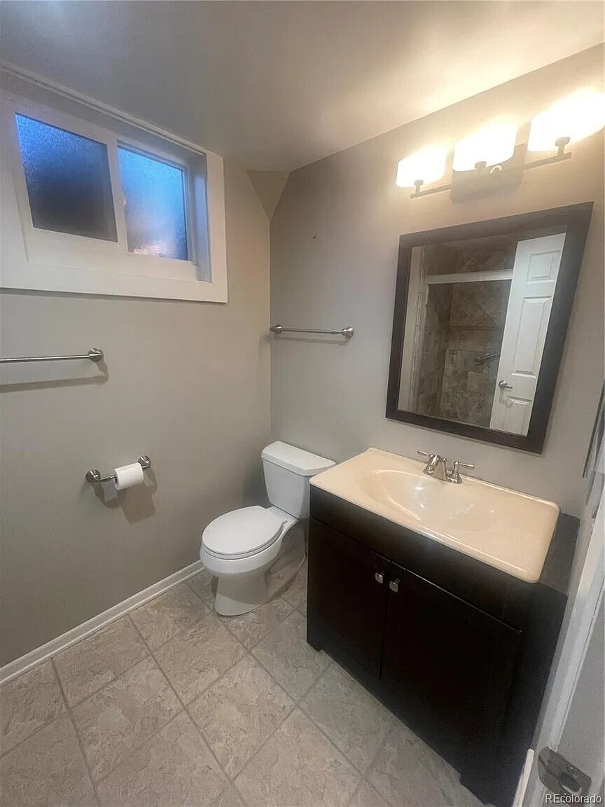 Building Photo - 1210 Vance St