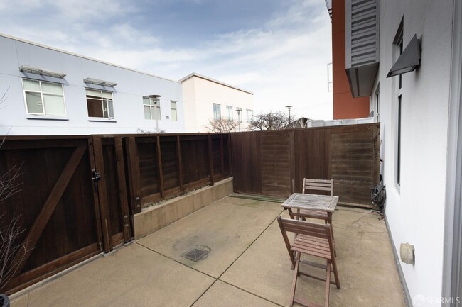 Building Photo - 451 Kansas St