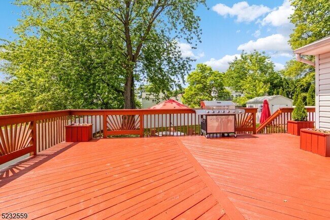 Building Photo - 237 Perry St