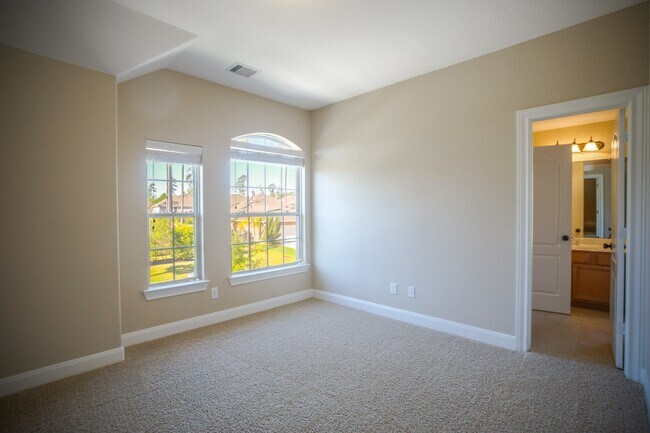 Building Photo - 2 Hadlock Pl