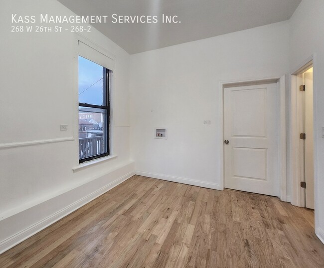 Building Photo - Spacious Armour Square Corner Unit 2 bedro...