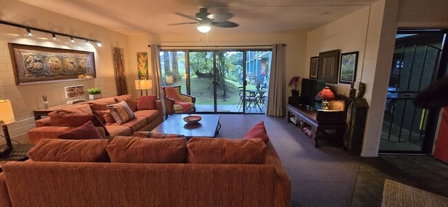 Building Photo - 42 Wainaku St