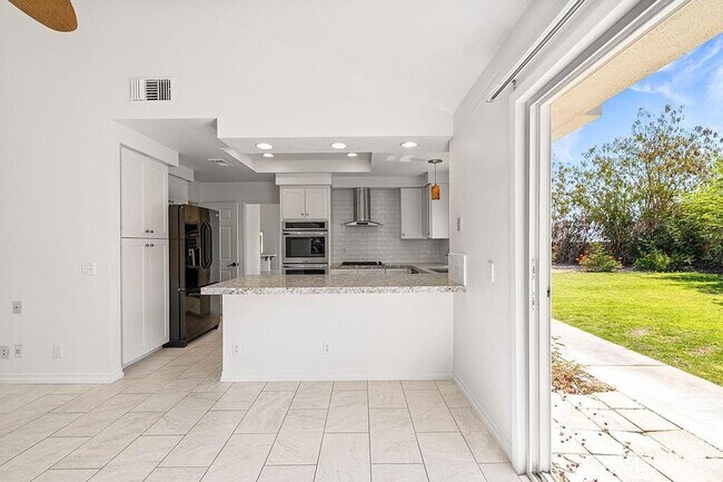 Building Photo - 43520 Via Magellan Dr