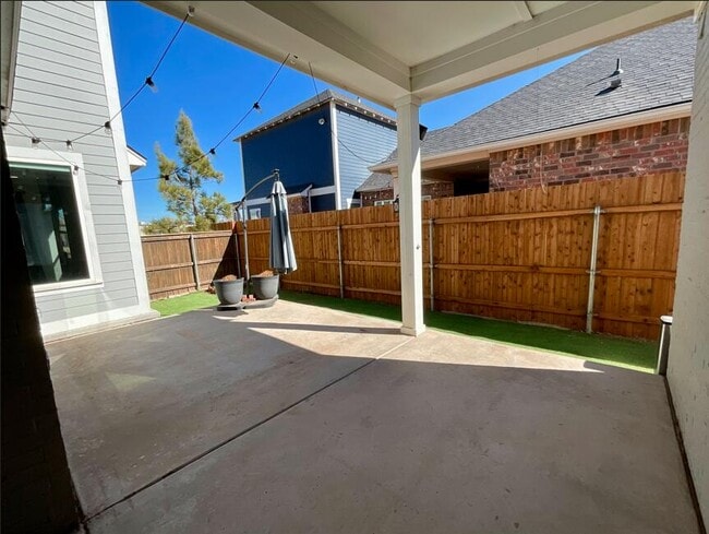 Building Photo - 12016 Savannah Ave