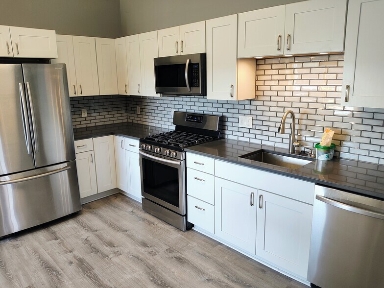 Building Photo - 615 S Main St