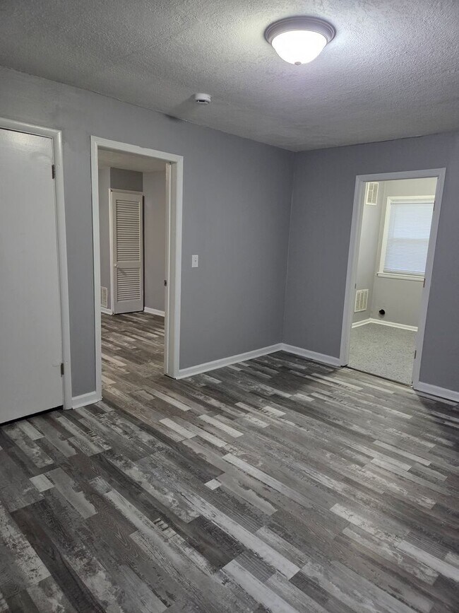 Building Photo - 1025 S St Clair St