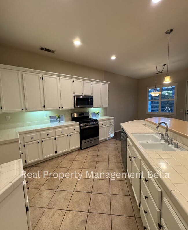 Building Photo - Charming 3-Bedroom Home with Open Floor Plan and Covered Patio