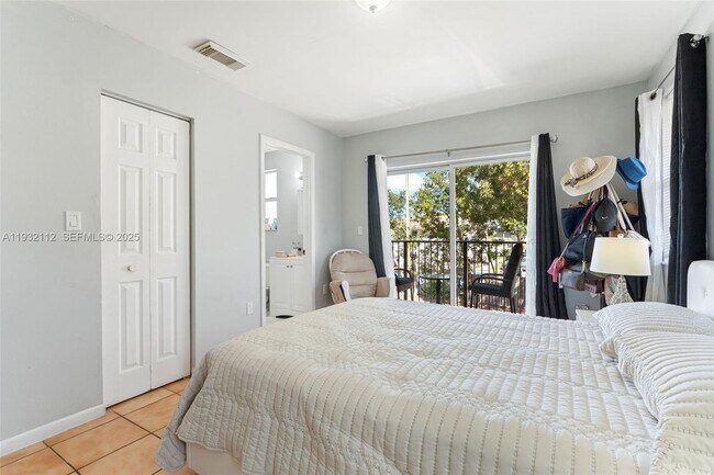 Building Photo - 7111 SW 129th Ave