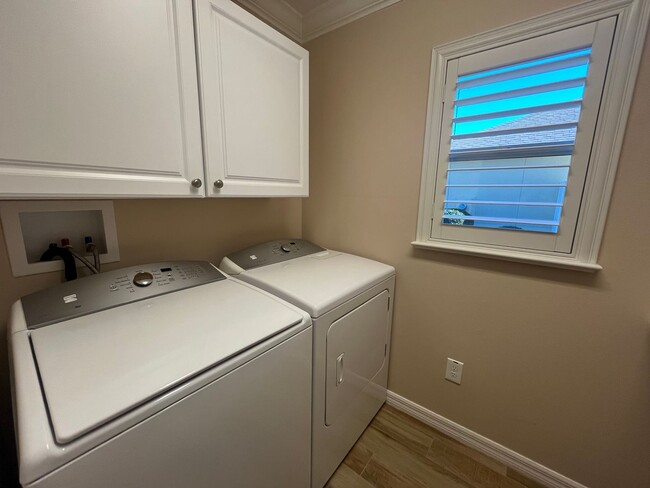 Building Photo - 3-bedroom, 2-bathroom furnished home in Th...