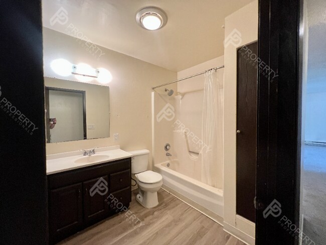 Building Photo - 867 Birch Ave