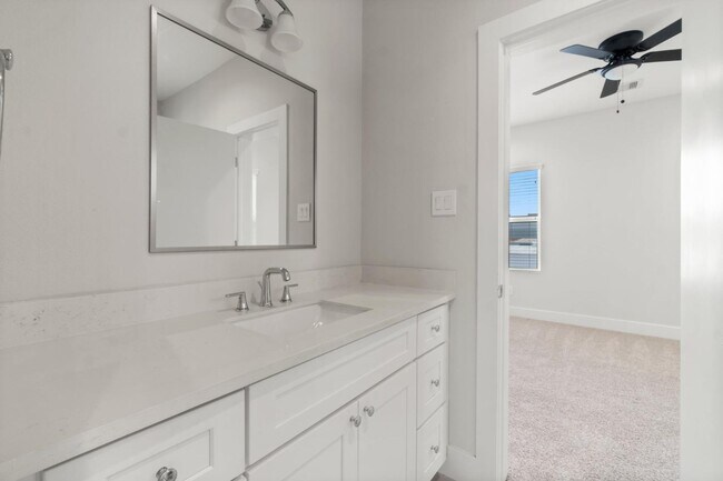 Building Photo - 3362 Pinemont Dr