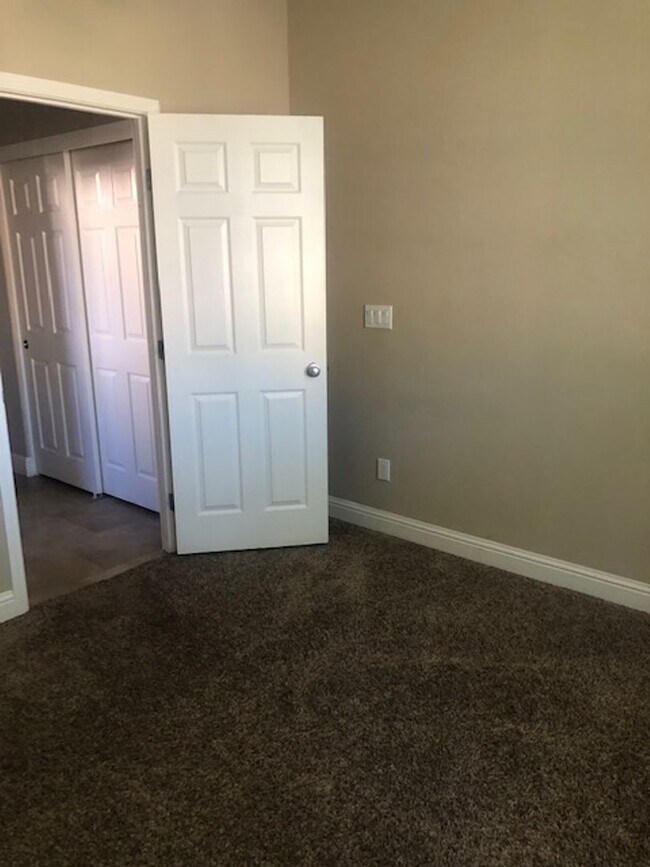 Building Photo - Beautiful Manteca Home in Quiet Neighborhood