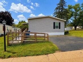 Building Photo - 504 Pettycoat Ln