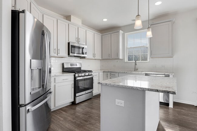 Building Photo - 4320 Monroe Ave