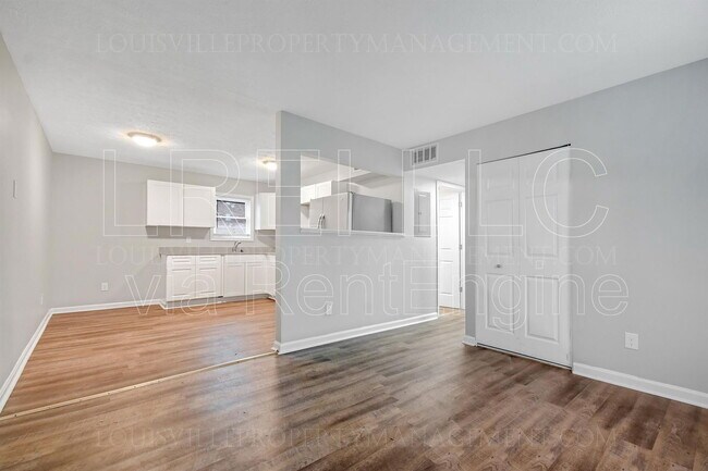 Building Photo - 419 Woodcreek Dr