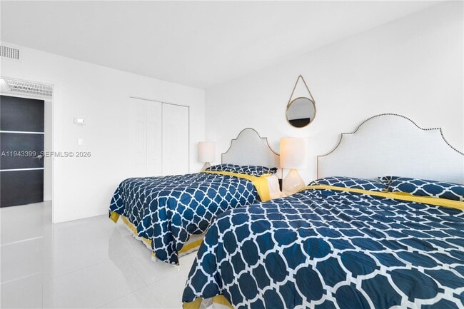 Building Photo - 3140 S Ocean Dr