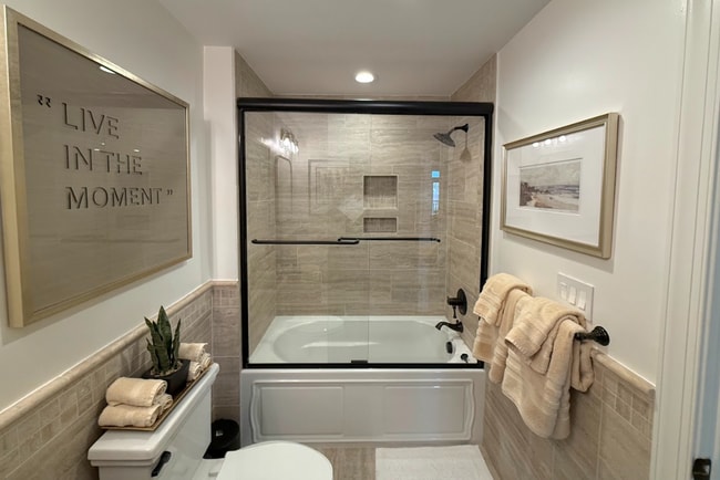 Building Photo - Newly Renovated Condo in the Heart of Downtown