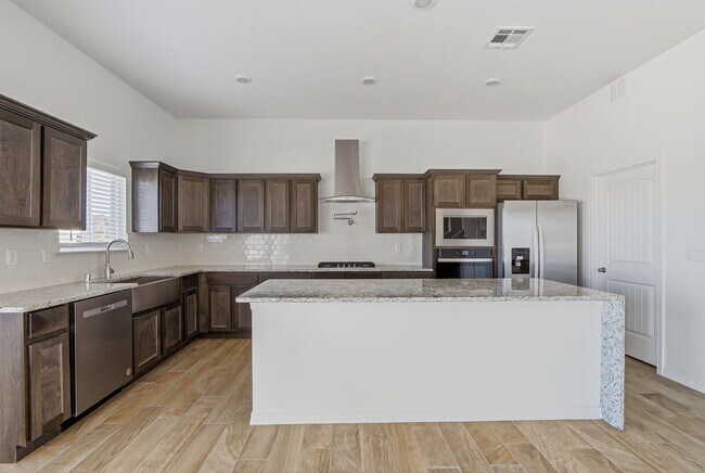 Building Photo - 905 Louisiana Downs Ave