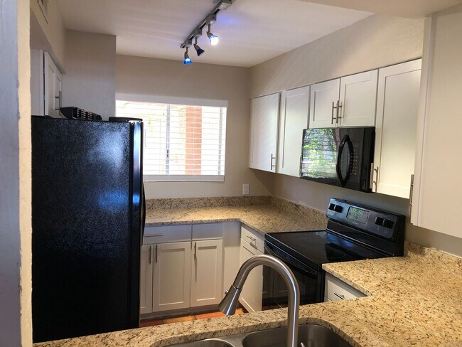 Building Photo - 2 Bed 2 Bath near Old Town Scottsdale