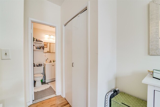 Building Photo - 341 Monmouth St