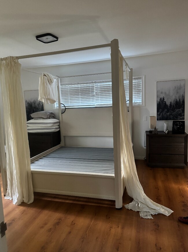 Building Photo - 2119 1/2 S Beverly Glen Blvd