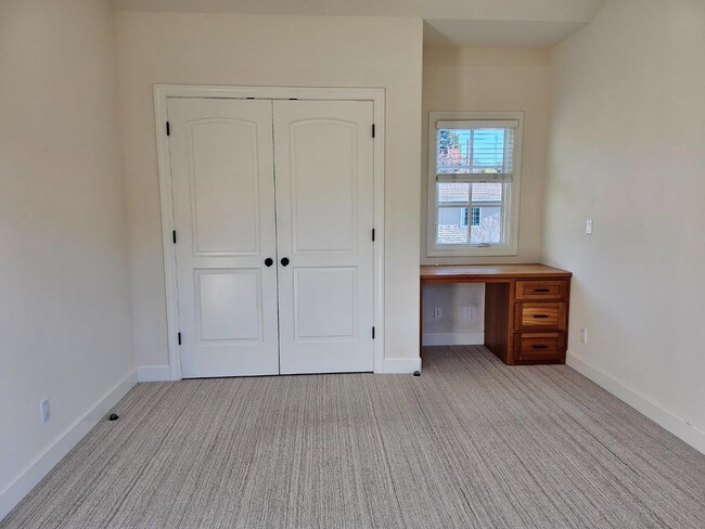 Building Photo - 919 Fremont Pl