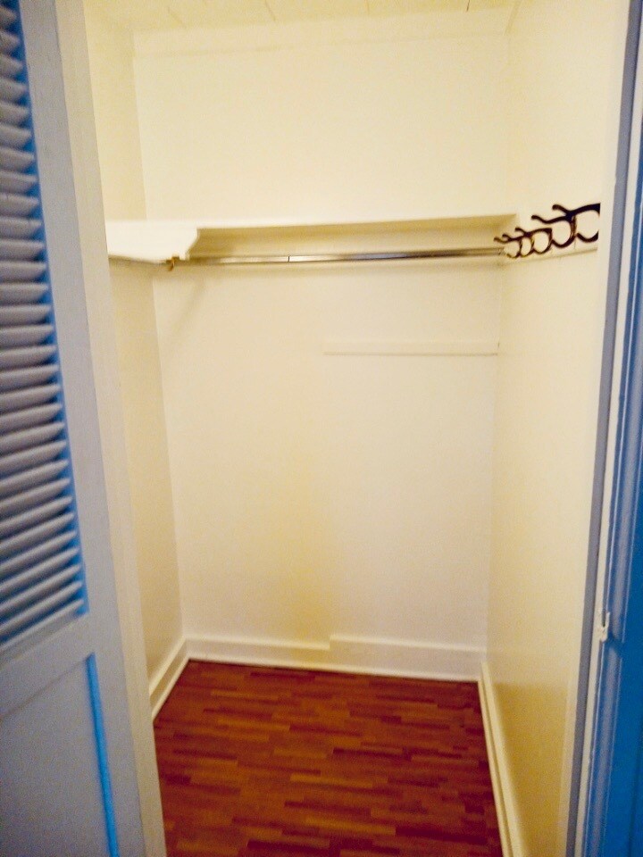 Closet - 11 Rowley St
