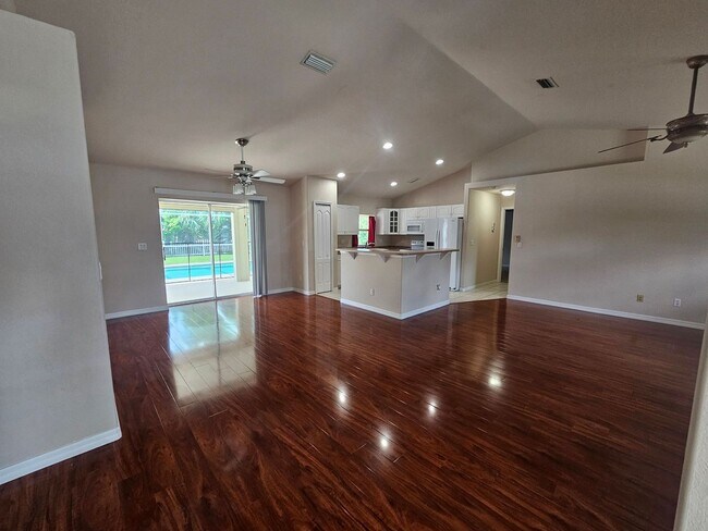 Building Photo - Pool Home 3 Bedroom 2 Bath close to shoppi...